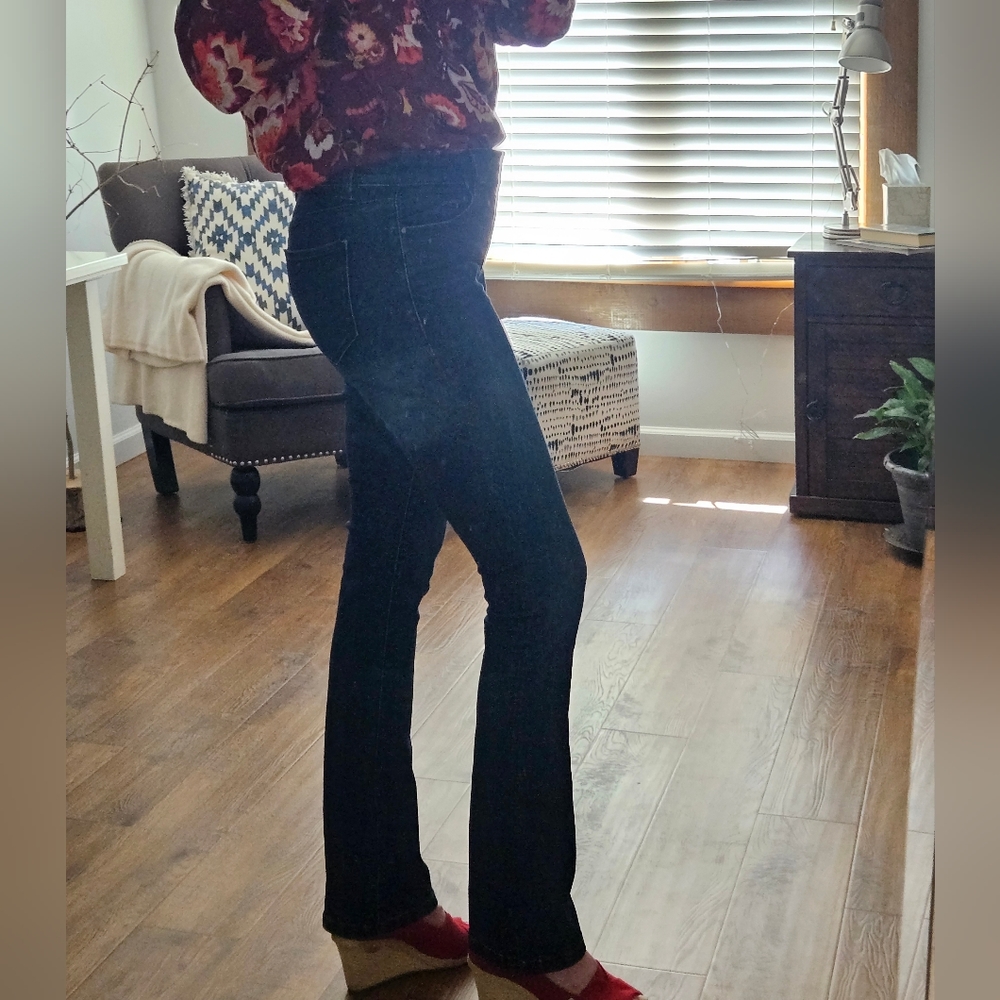 ANN TAYLOR, Boot Cut, Size 4/Inseam 32 Jeans
